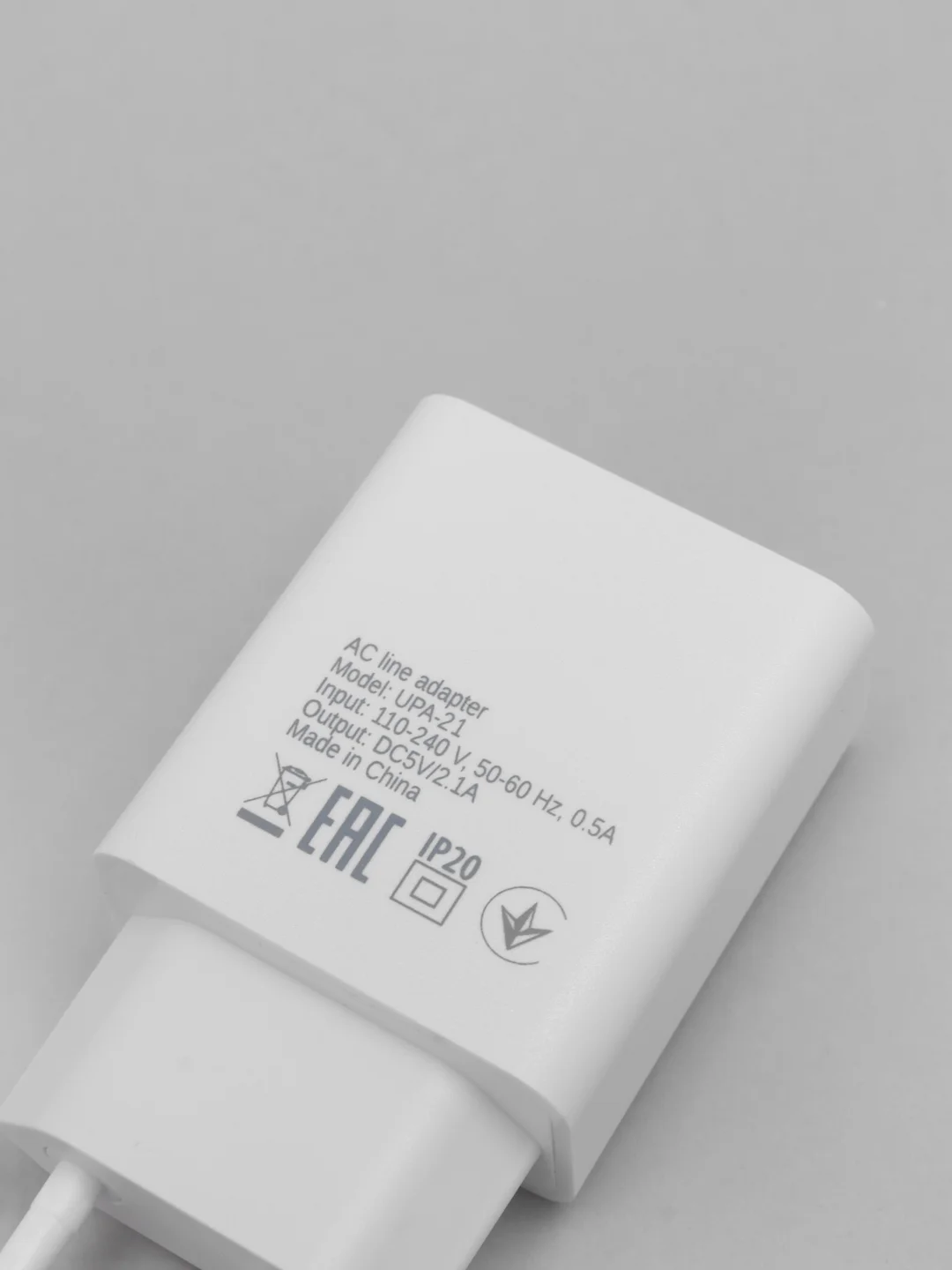 Белый зарядное устройство USB Defender UPA-21