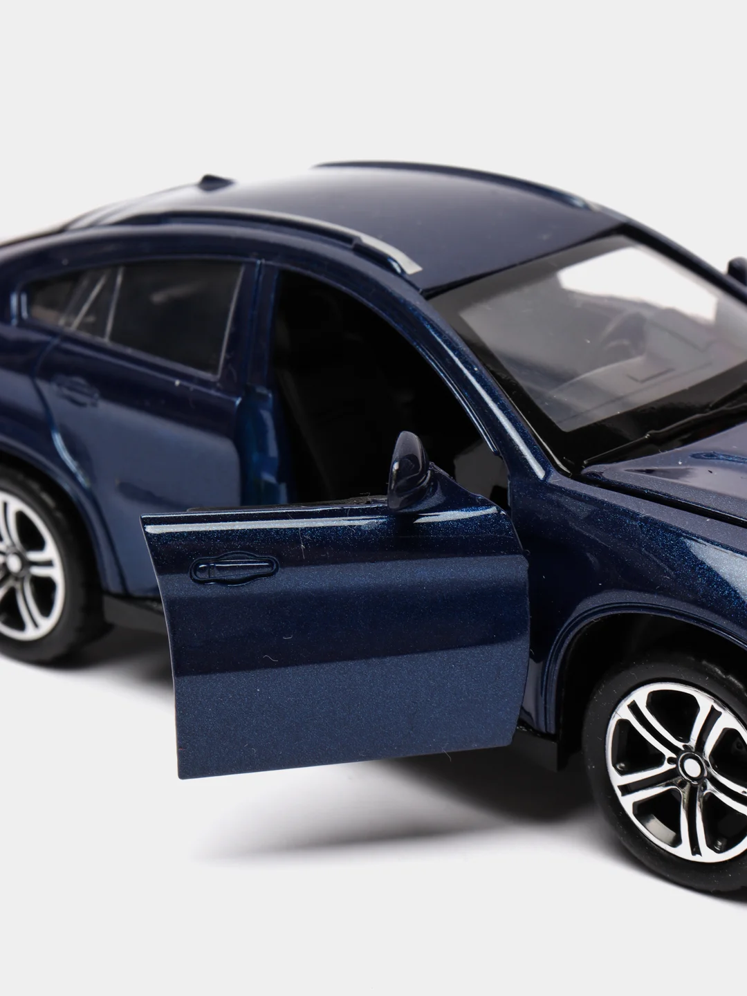 Синий модель автомобиля BMW X6, металл