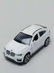 Белый модель автомобиля BMW X6, металл
