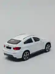 Белый модель автомобиля BMW X6, металл