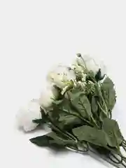 Белый искусственные цветы розы "Чаровница" букет