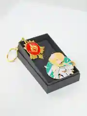 Коралловый набор: брелок Genshin Impact Eye of с фигурками Venti Hutao Ganyu, брошь в виде медали