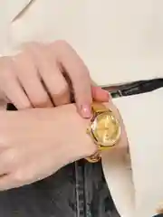 Золотой женские кварцевые часы