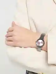 Розовый женские наручные кварцевые часы