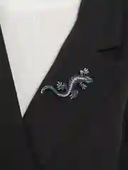 Черный брошь Ящерица