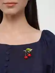 Вишнёвый брошь женская "Вишня"