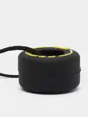 Желтый брелок шины Pirelli