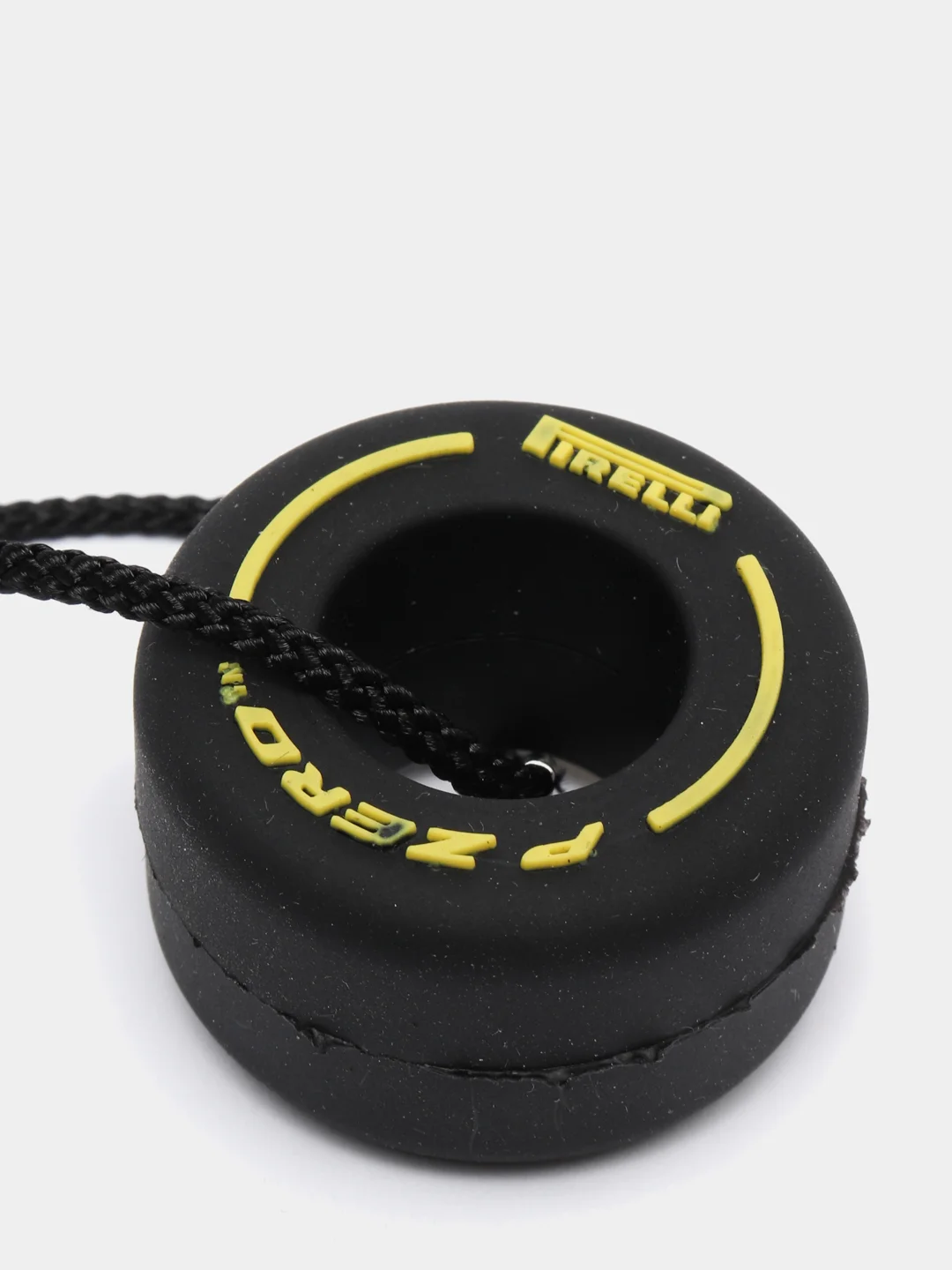 Желтый брелок шины Pirelli