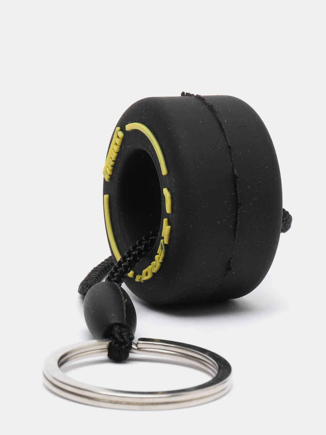 Желтый брелок шины Pirelli