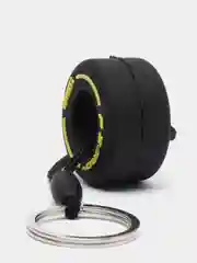 Желтый брелок шины Pirelli