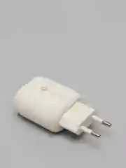 Белый сетевой адаптер для быстрой зарядки Quick Charge 3.0