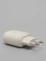 Белый сетевой адаптер для быстрой зарядки Quick Charge 3.0