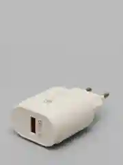 Белый сетевой адаптер для быстрой зарядки Quick Charge 3.0