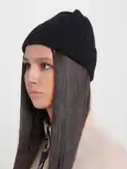 Черный шапка вязаная