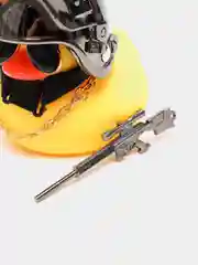 Утка в шлеме с пропеллером и ружьем