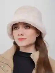 Молочный панама меховая с прямыми полями (шапка)