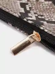 Бежевый косметичка кожаная