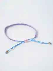 Розовый браслет с бусами плетеный