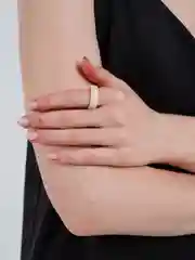 Бежевый кольца из эпоксидной смолы