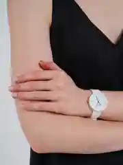 Бежевый часы с силиконовом ремешком