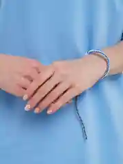 Синий браслет плетеный на крючке