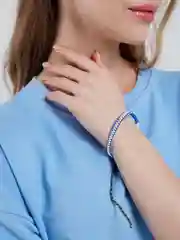 Синий браслет плетеный на крючке