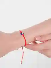 Коралловый браслет, красная нить
