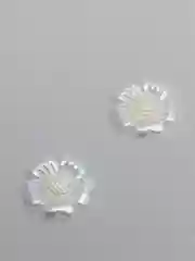 Белый кабошон "Цветочек"
