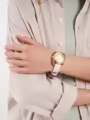 Молочный женские кварцевые часы