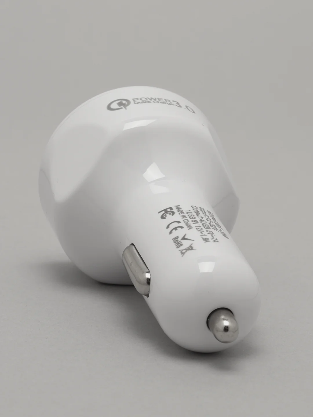 Белый автомобильное зарядное устройство Quick Charge 3.0., c 4 USB