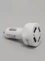Белый автомобильное зарядное устройство Quick Charge 3.0., c 4 USB