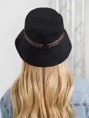 Черный панама с надписью