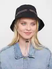 Черный панама с надписью