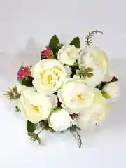 Молочный искусственные цветы пионы, камелии, розы, букет