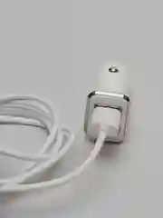 Автомобильное зарядное устройство (АЗУ) Naisu  (Lightning, Type-C, Micro), белый. Кабель в комплекте.