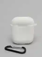 Белый силиконовый чехол для наушников Apple Airpods 1, 2 с карабином