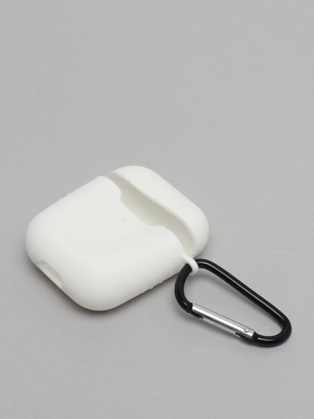 Белый силиконовый чехол для наушников Apple Airpods 1, 2 с карабином