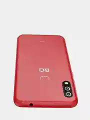 Красный смартфон BQ 6061L Slim, 4-ядерный, 3500 мАч