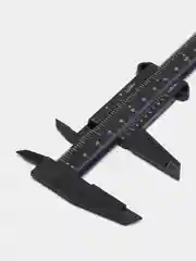 Черный штангенциркуль с двойной шкалой 0-150 мм, с нониусом