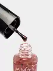 Кораллово-розовый лак для ногтей