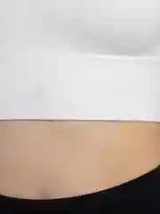 Белый женский спортивный топ