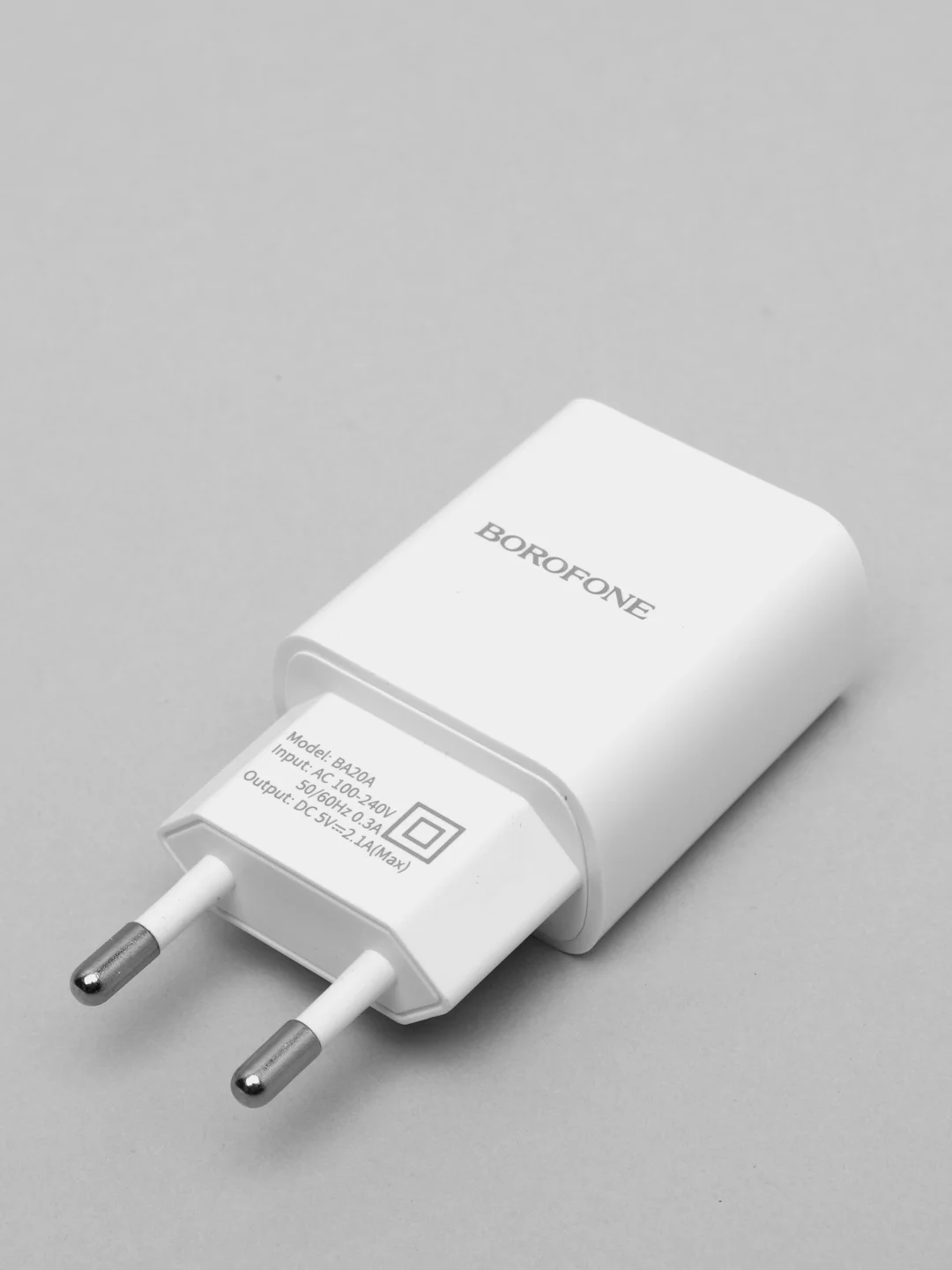 Белый зарядное сетевое устройство 2.1 А с кабелем micro-USB 1 м Borofone BA20A, зарядка на андроид