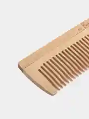Черный расческа деревянная