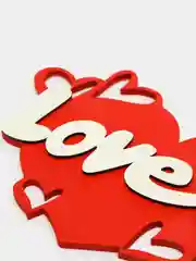 Надпись "Love is" для фотосессии
