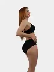 Черный комплект белья: топ и трусы