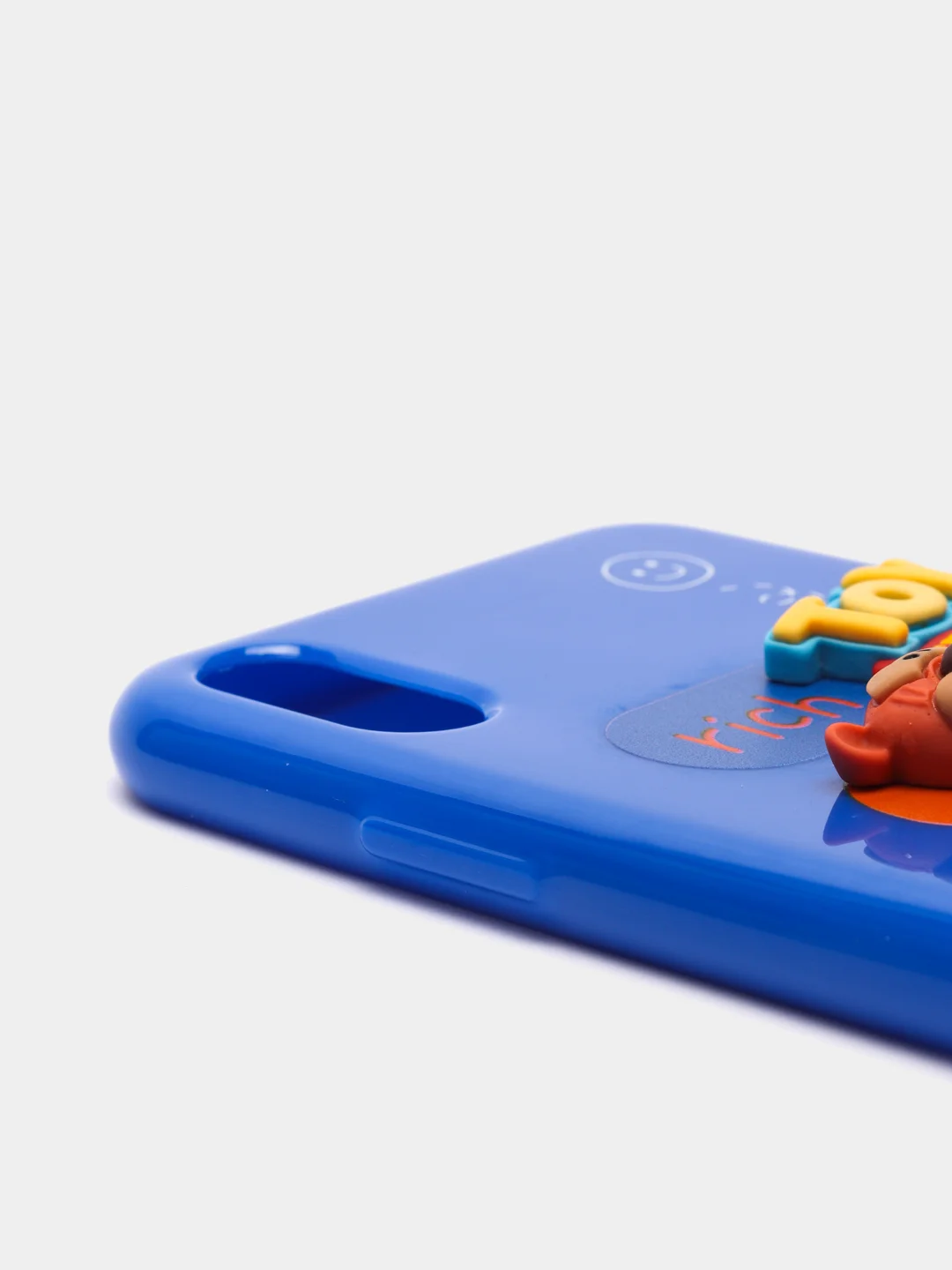Синий чехол на iPhone