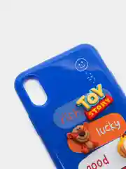 Синий чехол на iPhone