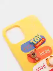 Желтый чехол на iPhone