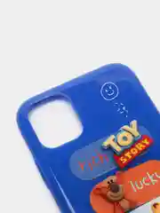 Синий чехол на iPhone