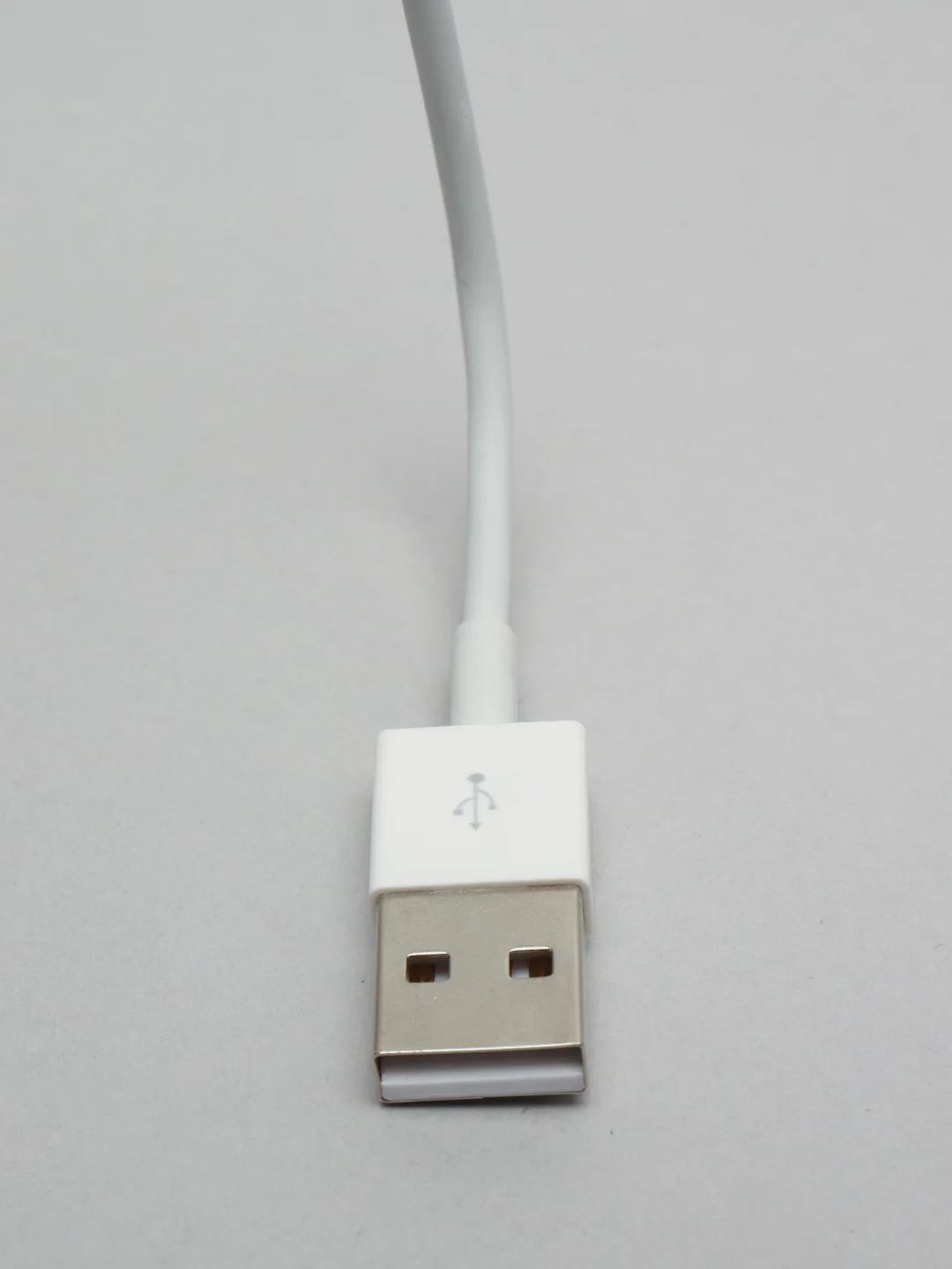 Белый кабель для зарядки устройств Apple iPhone iPad Lightning, 1 м